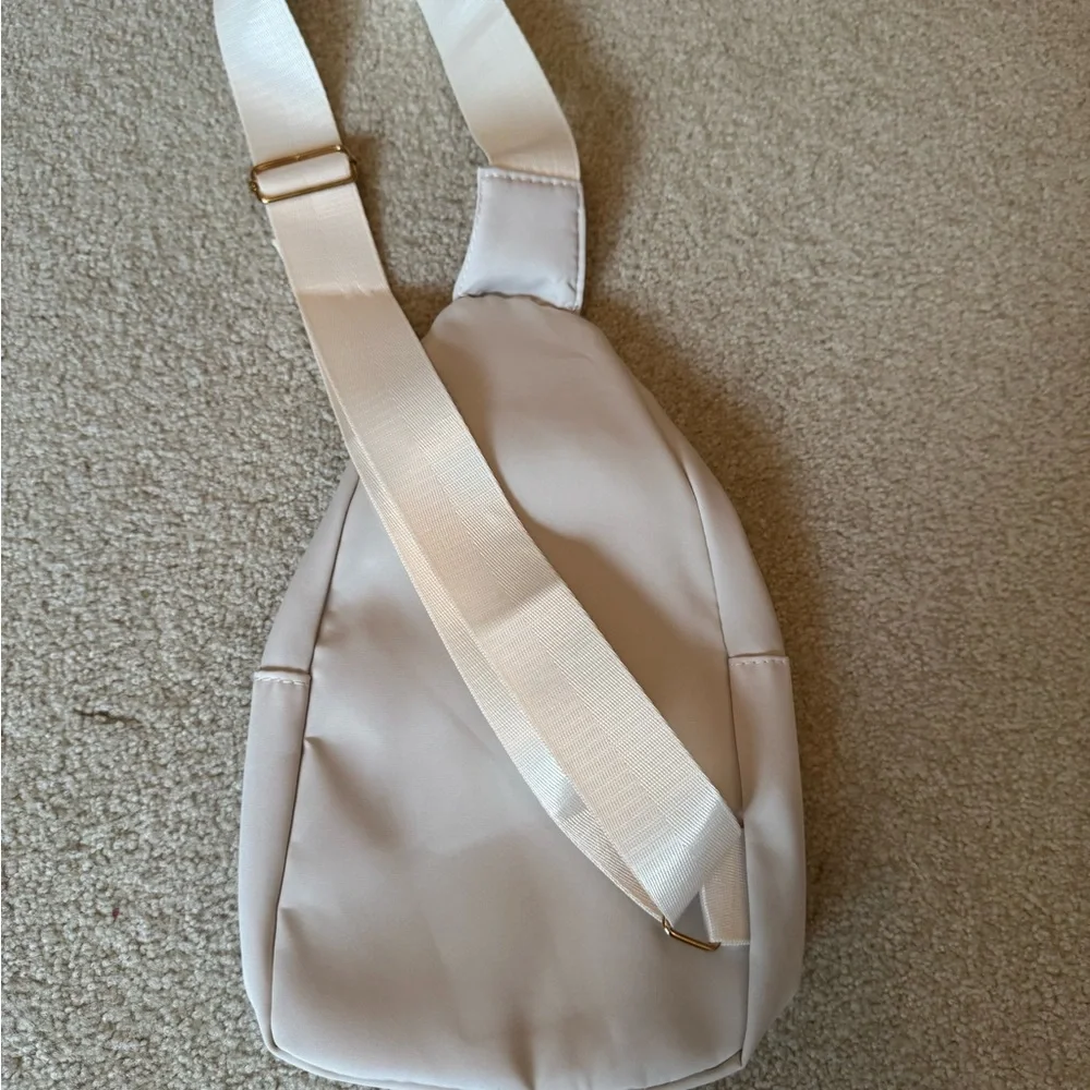 NWOT Elegant Beige Quilted Sling Bag - Picture 7 of 13
